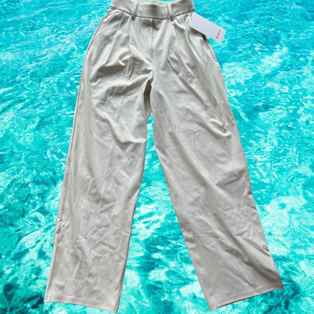 NWT Lululemon Daydrift High-Rise
Trouser XXS